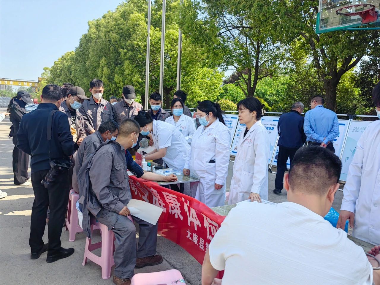 太康縣衛(wèi)生健康單位走進(jìn)四通鍋爐開展健康宣傳活動(dòng)